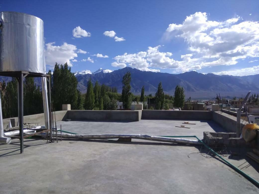 Hitchhikers Hostel Ladakh Leh Exteriör bild